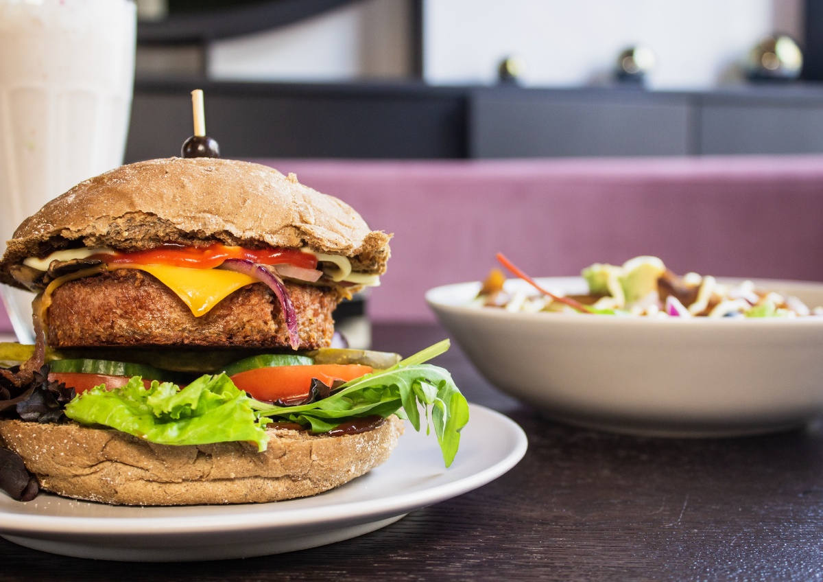 Munzam Qudoos photo — Abu Dhabi food scene: Mina Zayed seafood counters