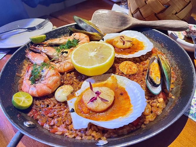 Munzam Qudoos photo — Manama food scene: halwa shops and rose syrup